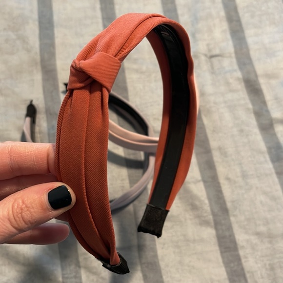 Bundle of three knotted headbands - Picture 2 of 4